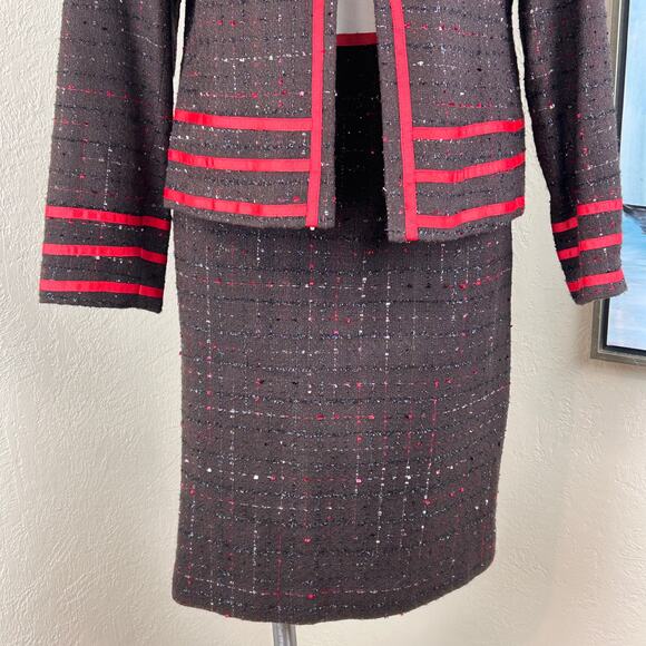 Tara Ryan Skirt Suit Woven
Brown, Red, Cream, Black Metallic size 12 - Picture 3 of 7